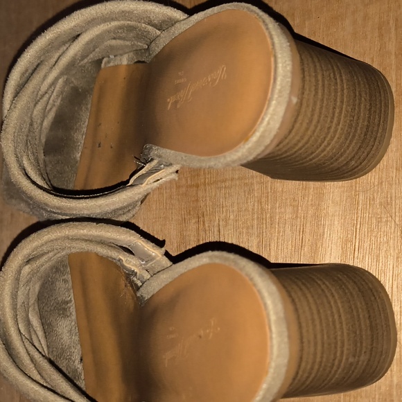 10 items/$10 Heeled Sandals - Picture 4 of 5